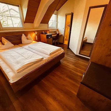 מלון Und Wirtshaus Loewen