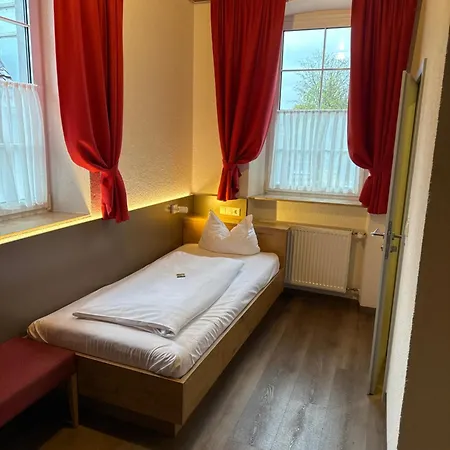 מלון Und Wirtshaus Loewen *