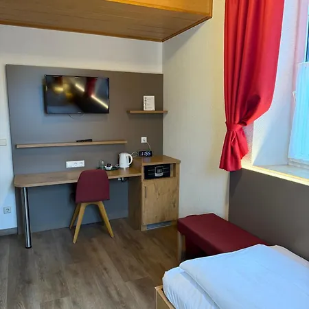 Und Wirtshaus Loewen מלון Rielasingen-Worblingen