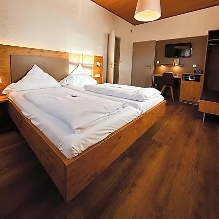 Und Wirtshaus Löwen Hotel *